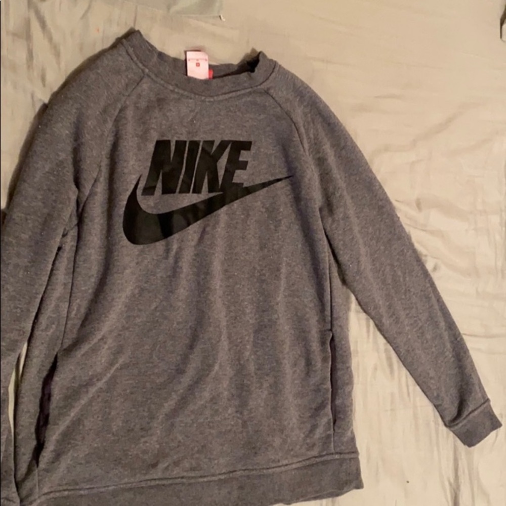 Nike sweater woman’s size medium